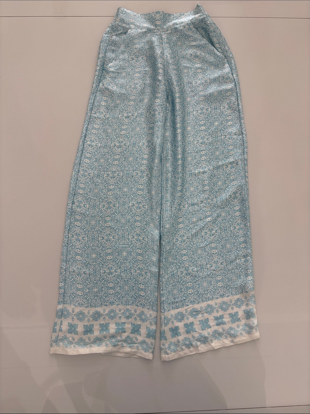 Women's Wide-Leg Patterned Pants in Light Blue and White